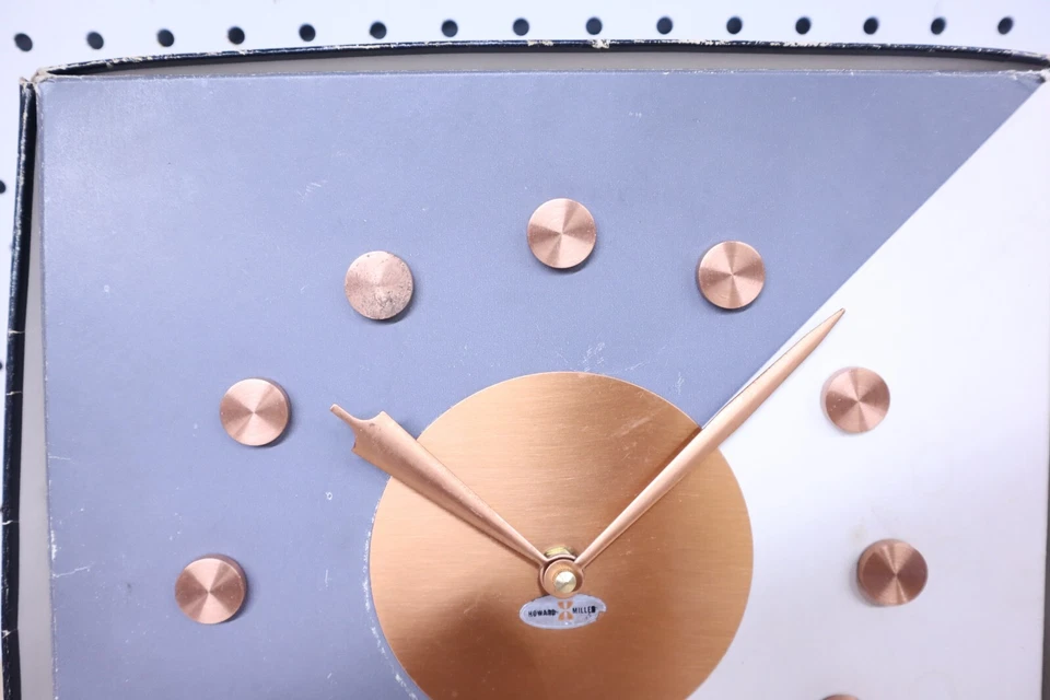 Vintage Howard Miller Wall Clock Built-In Model 6720 In Box Copper MCM Battery - Image 3 of 4