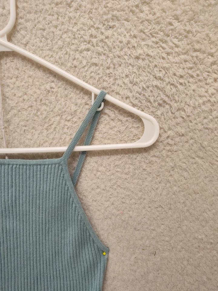 Camiseta sin mangas Forever 21 para mujer pequeña azul mezcla de algodón acanalada recortada elástica cami Foto 3 de 4