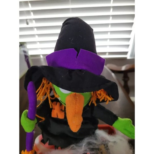 Halloween Deko Hexe sitzend auf Zaun Handarbeit/Selbstgemachte Deko - Bild 2 von 9