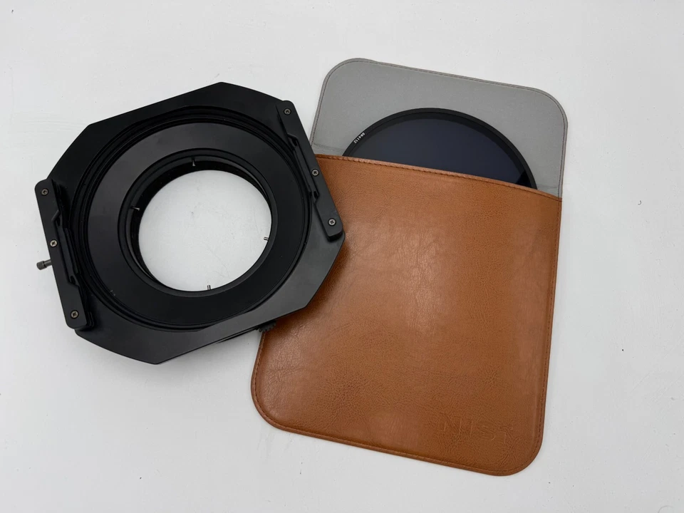 Sistema de soporte de filtro Nisi S5 150 para lente Sigma 14 mm F/1,8 DG con poste circular. Foto 2 de 4