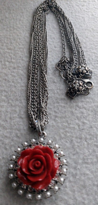 Sweet Romance Magnetic Rose Pendant  Statement Necklace w/ Rhinestones 4 Colors