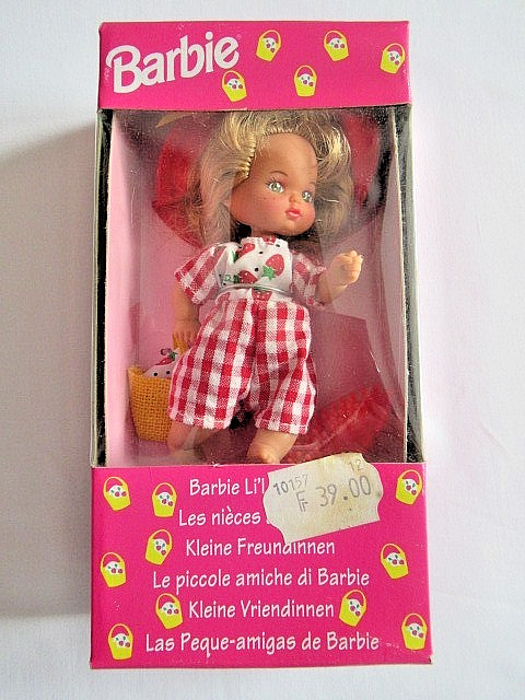 La nièce de Barbie 11853 avec ses accessoires pour développer l'imagination des enfants