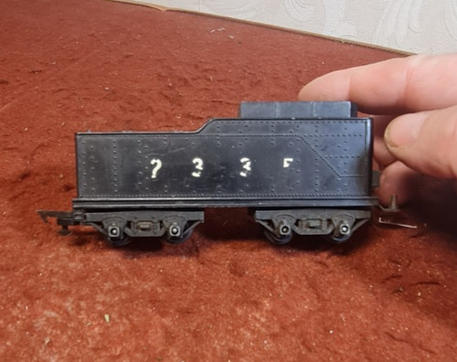 Triang R35 Tender 7335 | Condition: Used