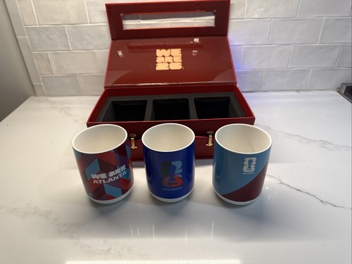 2026 FIFA World Cup Atlanta Hospitality Souvenir Case With 3 Ceramic Cups. Rare - Imagen 4 de 7