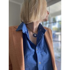LORO PIANA is a chic single-breasted blazer made of wool and cashmere.