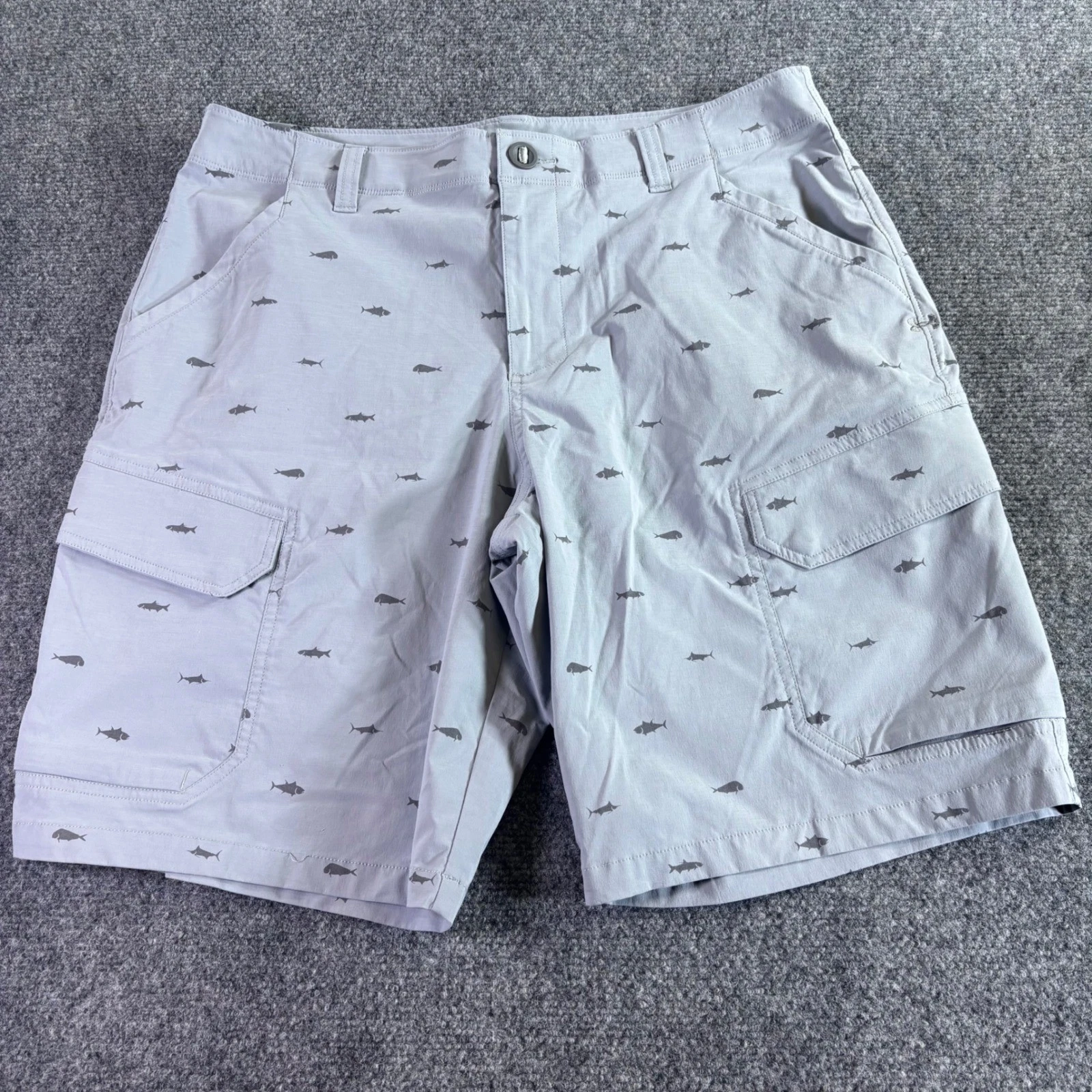 Under Armour Cargo Fishing Shorts Mens 34 Gray Fish Print HeatGear Performance