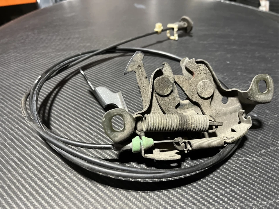 Infiniti G35 2003-2007 cupé capó pestillo bloqueo striker OEM Foto 2 de 2