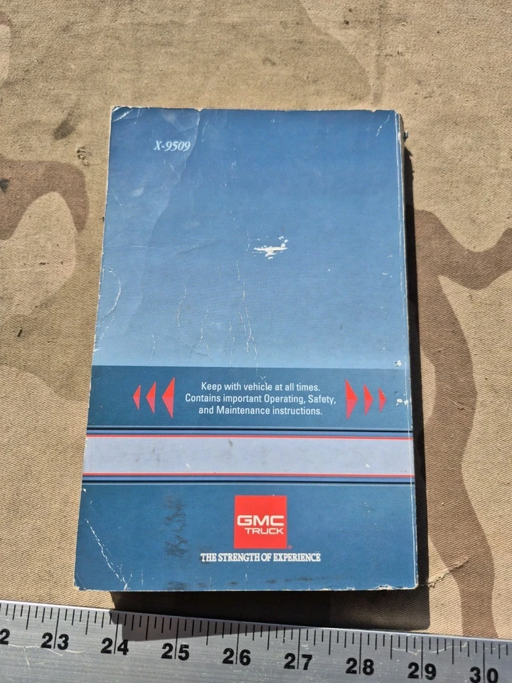 GMC Yukon Suburban 1995 manual del propietario con estuche y extras OEM Foto 4 de 4