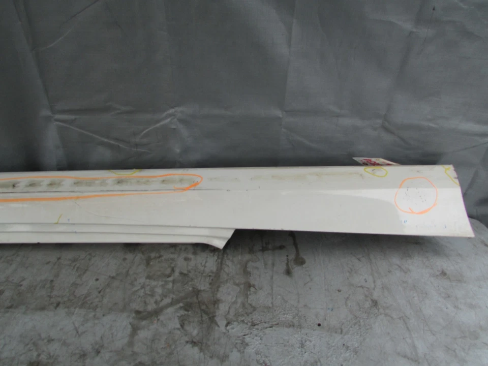 BMW 128I E82 2008-2013 lado derecho basculante panel faldón moldura blanco alpino OEM Foto 3 de 4