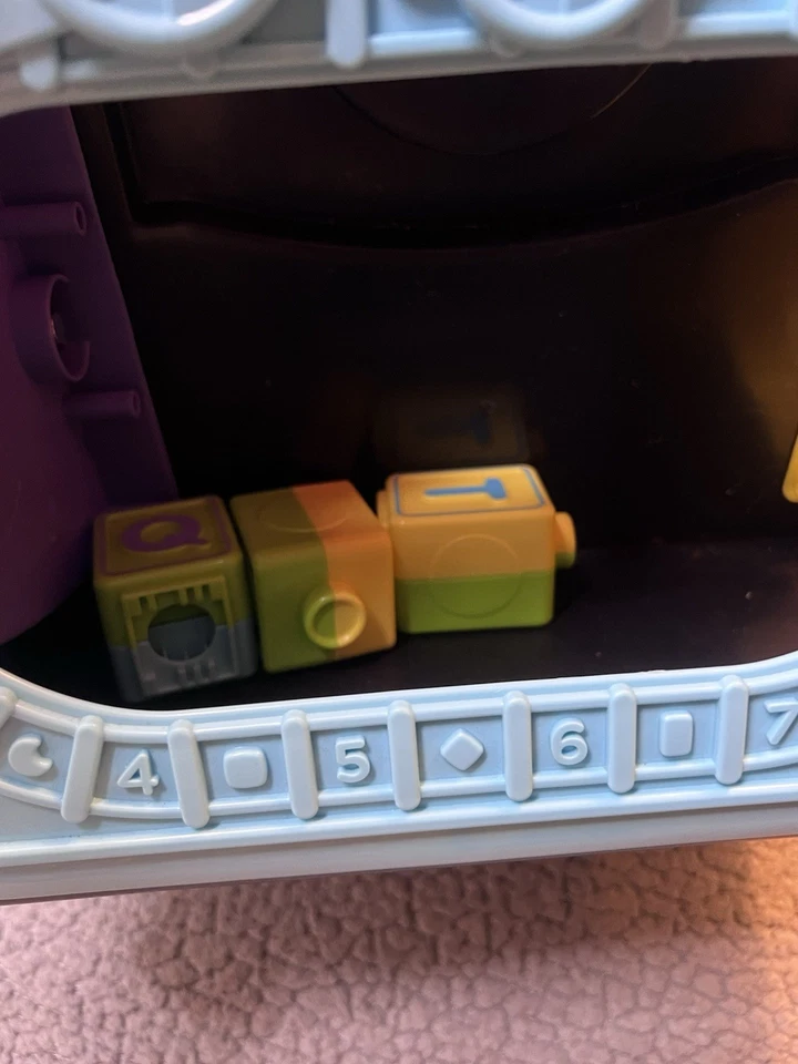 VTech 80505050 Ultimate Alphabet Activity Cube - Pink With Lights And Sound - Image 4 of 4