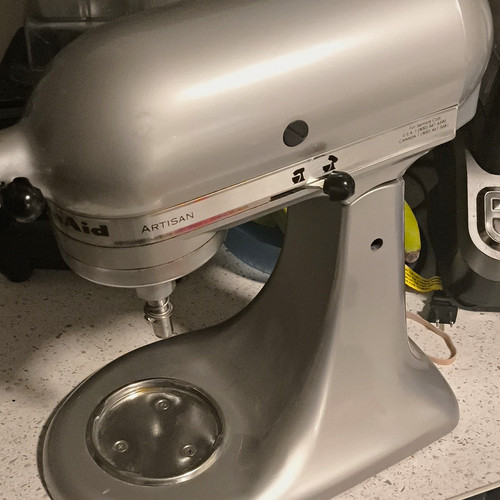 KitchenAid Artisan  Mixer KSM150PSMC Silver 5qt 10-Speed Read The Description