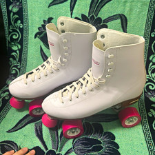 Chicago Skates Chief White High Top Quad Roller Skates Pair w/ Hot Pink Wheels