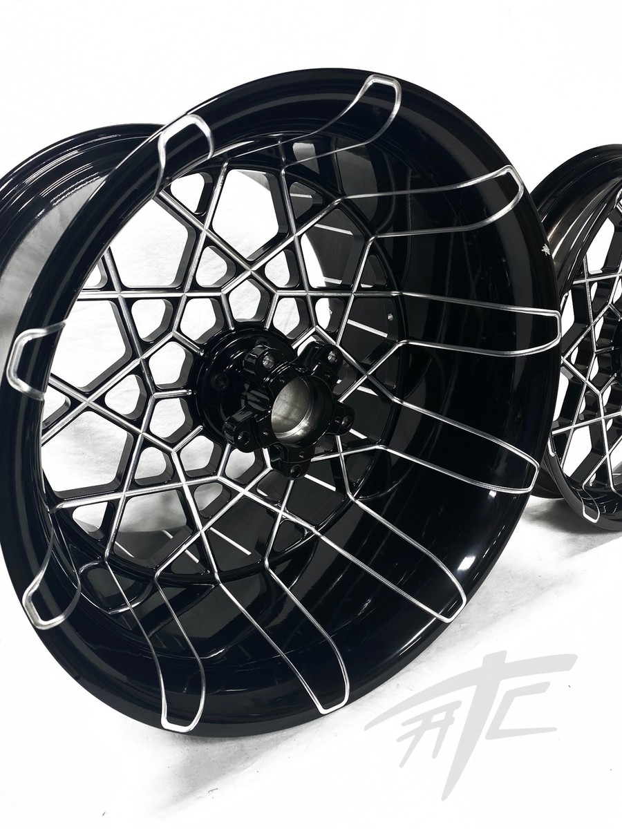 240 FAT TIRE BLACK CONTRAST CUT 