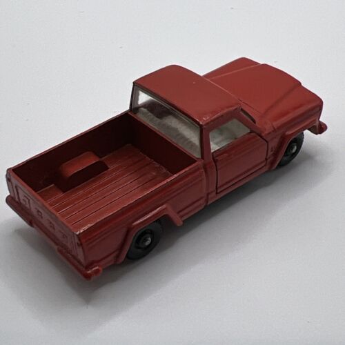Matchbox Lesney # 71 Jeep Gladiator white interior w/ Acrylic Display Case - Picture 5 of 8