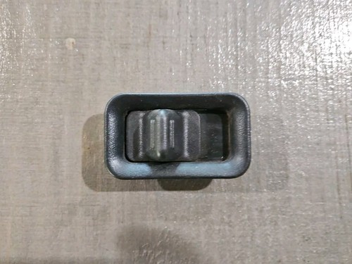 99-07 SILVERADO SIERRA SUBURBAN TAHOE DOOR PANEL LOCK INDICATOR 15172121 OEM - Picture 2 of 3
