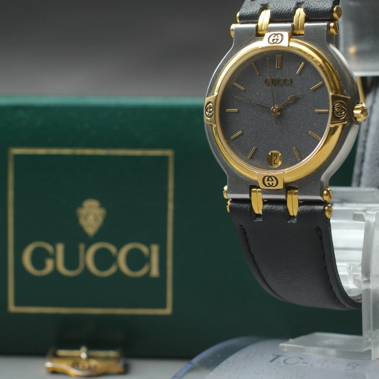 Montre Homme Gucci 9000M Cadran Noir Date Quartz Fabrication Suisse Boîte Neuf Ceinture