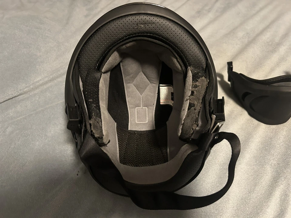 Casco de motocicleta Bell Rogue tamaño medio con protector de boca (talla L, negro brillante) Foto 3 de 4