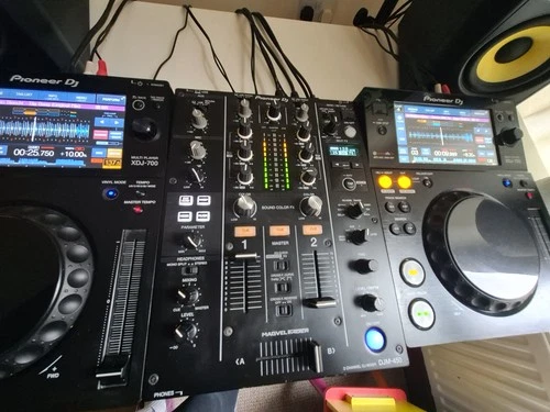 Pioneer XDJ-700 & DJM-450 Mint condition