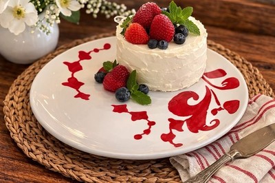 Garance by Faiencerie De Gien Cake/Dessert Plate Red White Floral France 12''