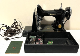 Singer Featherweight 221 Sewing Machine. Case and all accessories WORKS 1940's