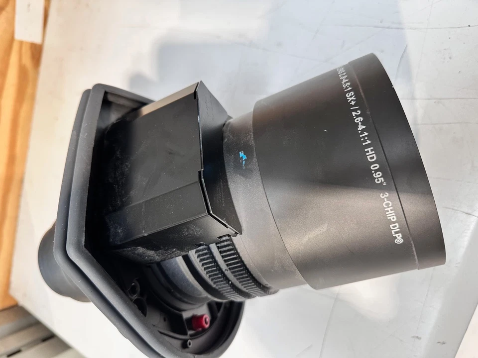 Christie 2.8-4.5:1 SX+/2.6-4.1:1 HD ILS Zoom Lens - Image 4 of 4