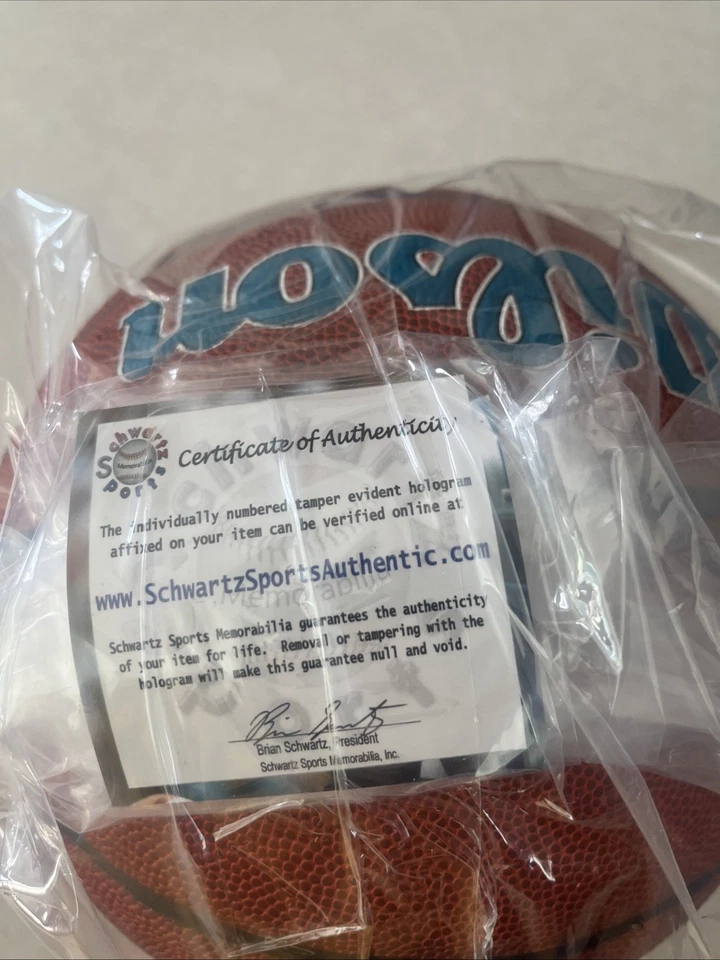 Pelota de la NBA firmada por Larry Johnson logotipo Charlotte Hornets Foto 2 de 3