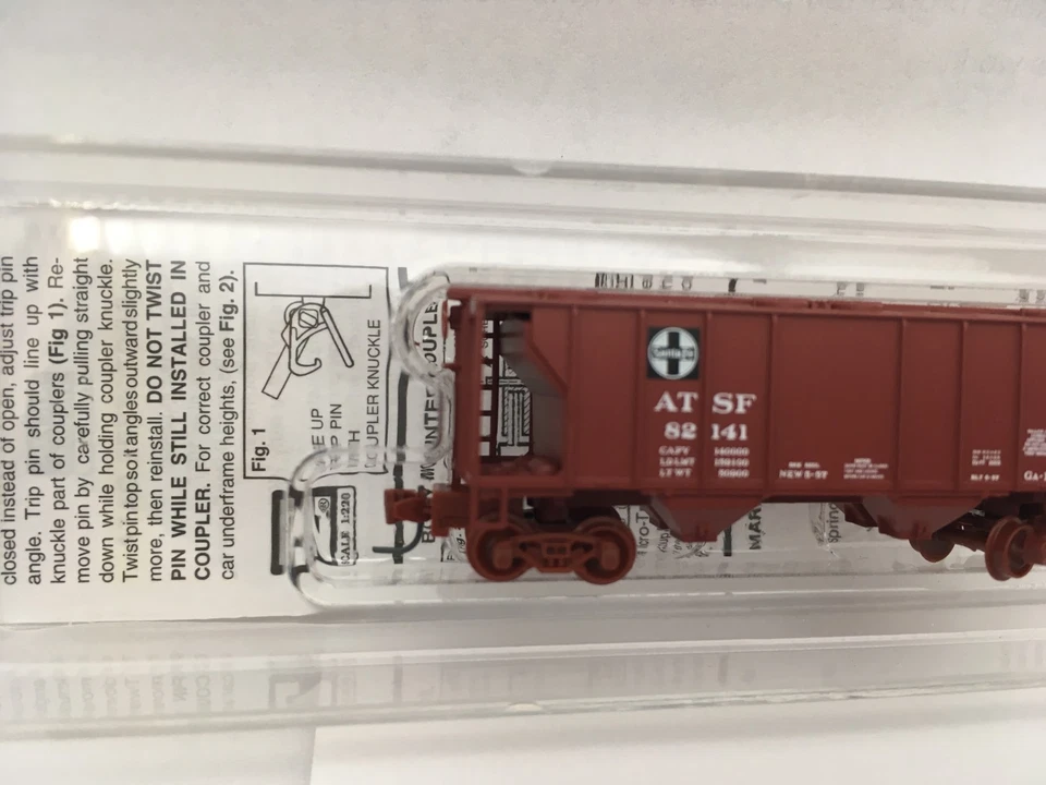 Z SCALE Micro-Trains MTL 53100010 ATSF PS-2 70 Ton Covered Hopper #82141 - Image 4 of 4