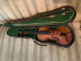 Alte Geige im Kasten Violine mit Bogen