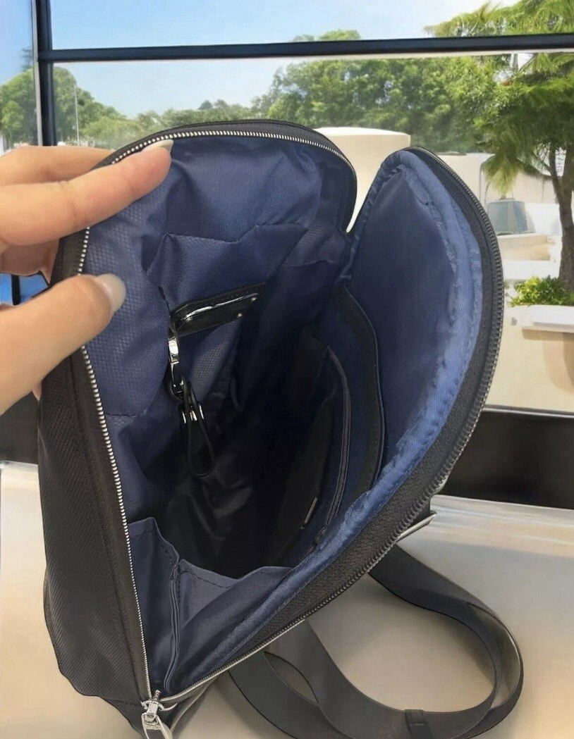 TUMIトゥミ 0255010D2 Arrive' 「マーティン」スリングバッグ MARTIN SLING | Tumi US