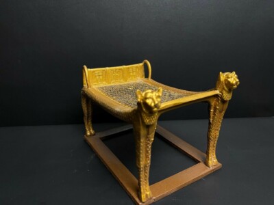 Magnifique remise lit KING TUTANKHAMUN comme l'original avec tête de Sekhmet