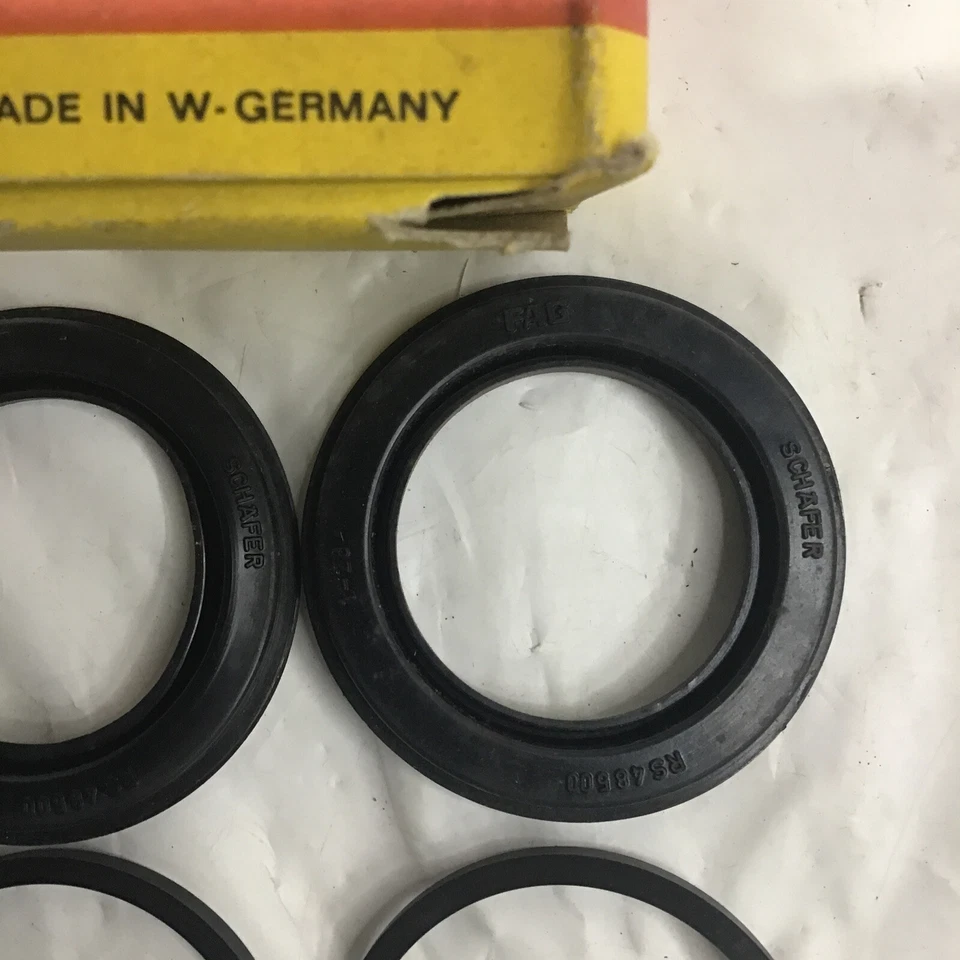 Opel GT 1100 NOS Front Caliper kit by FAG/Schafer 1969-71 w/power brakes Foto 3 de 4