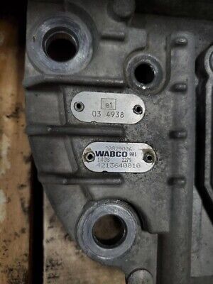 VOLVO ATO2612D TRANSMISSION CONTROLER (TOP OF TRANSMISSION VOLVO ATO2612D TRANSMISSION CONTROLER (TOP OF TRANSMISSION