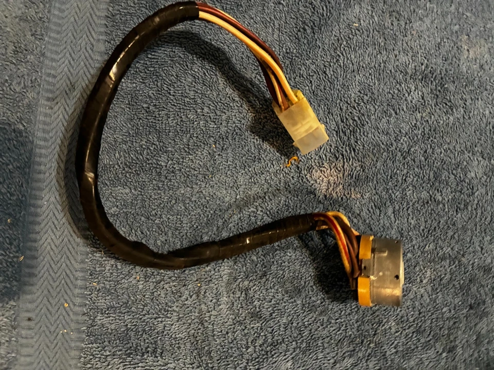 1974 TRIUMPH TR6 Lucas Ignition Switch   FITS ON STEERING LOCK - Image 2 of 2