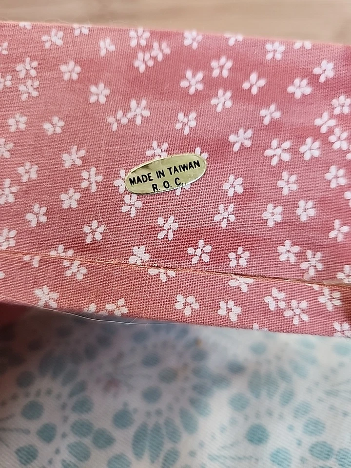 Vintage Town Square Miniatures Living Room Set Miniature Sofa/Loveseat & Table. - Image 4 of 4