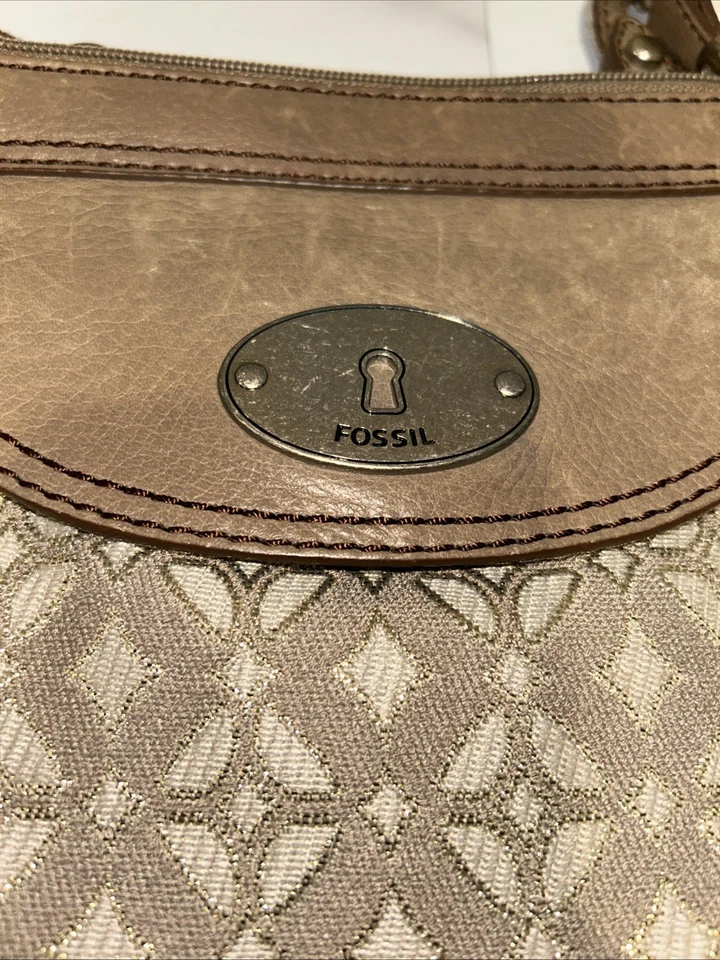 Bandolera ajustable Fossil para mujer color tostado, dorado y marrón claro excelente estado Foto 2 de 4