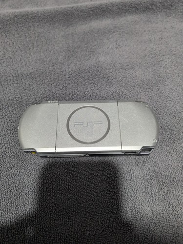 Sony PSP 3001 Silver Handheld System Console Only. No Charger No Battery - Picture 4 of 9