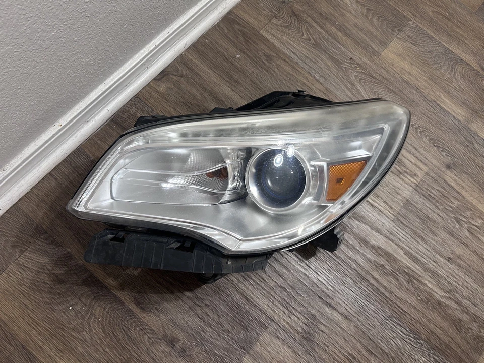 Faro HID de xenón Buick Enclave 13-17 lado izquierdo del conductor OEM 23444923 Foto 3 de 4