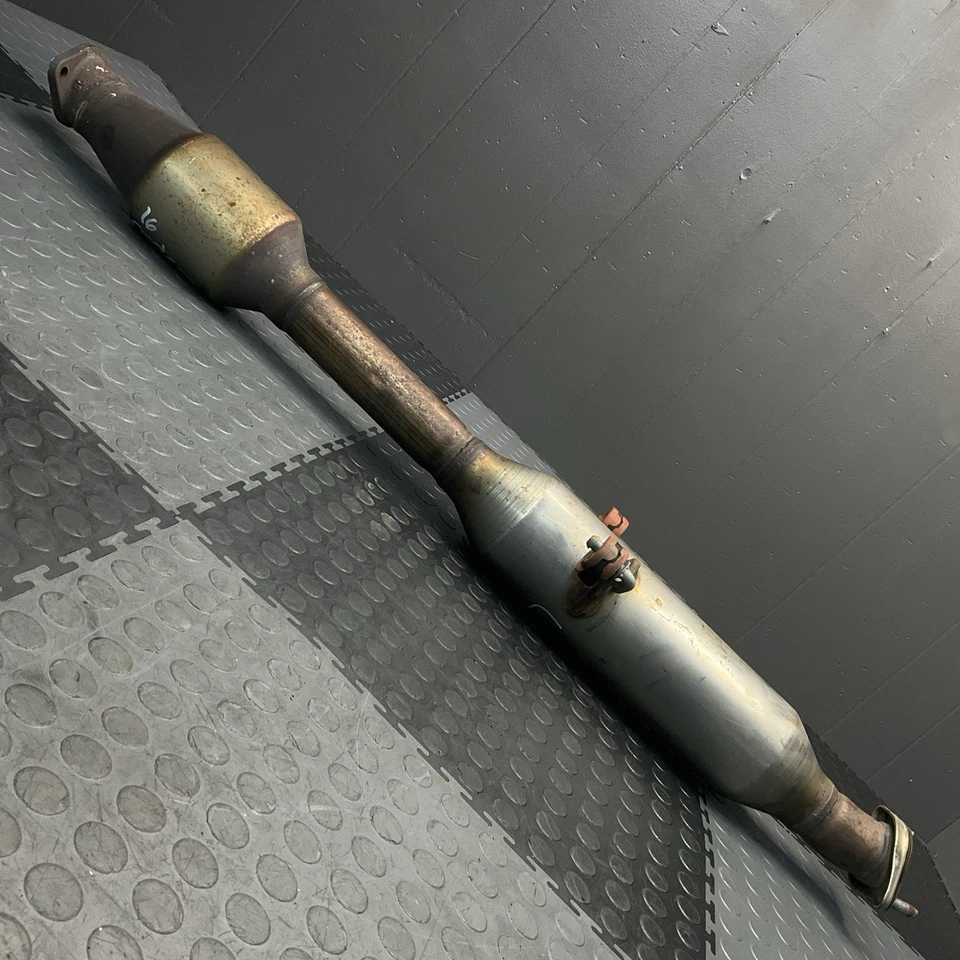 Kia Cadenza 2014-2016 3,3 L escape catalítico convertido línea de tubo intermedio OEM Foto 3 de 4