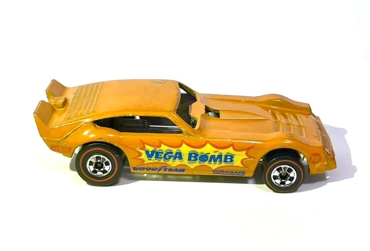 HOT WHEELS REDLINE FLYING COLORS NEAR MINT VEGA BOMB FUNNY CAR - ORANGE - Image 2 of 4