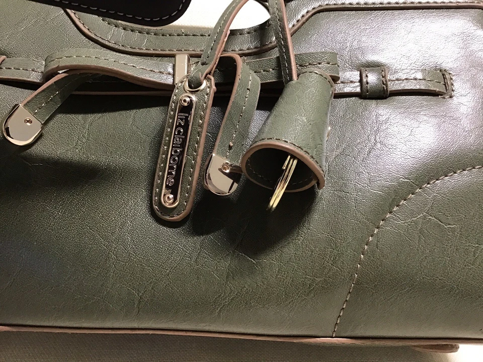 Cartera sin asas Liz Claiborne verde vintage asas recortadas herrajes dorados acento de arco Foto 2 de 4