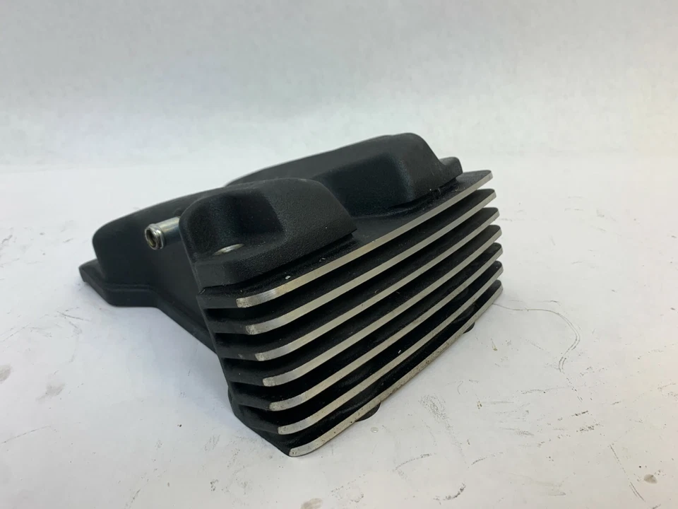 Cubierta de culata Harley-Davidson Street 750 p/n 16500346 usada Foto 2 de 4