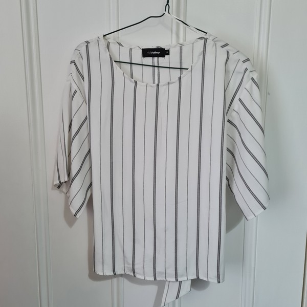 Valleygirl Black & White Stripe T-shirt Top Size 10