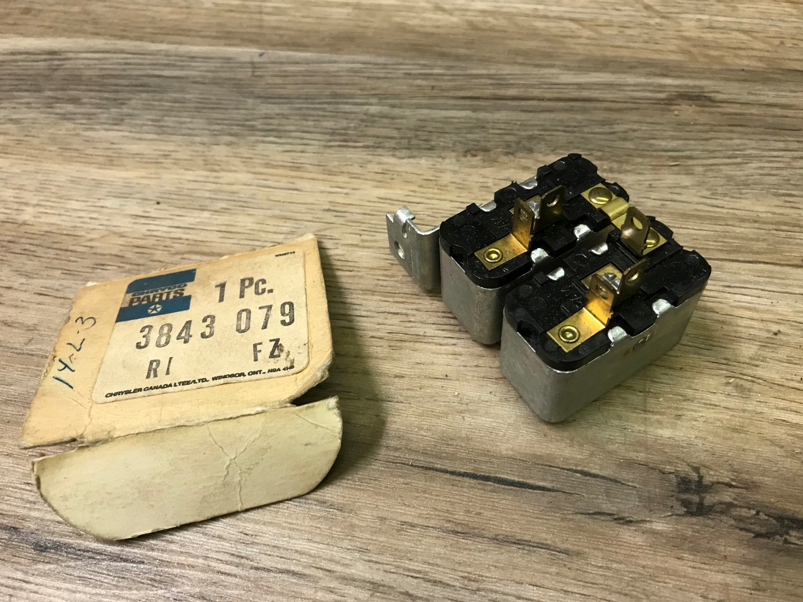 1975 NEWPORT NEW YORKER MONACO C BODY NOS MOPAR POWER DOOR LOCK RELAYS