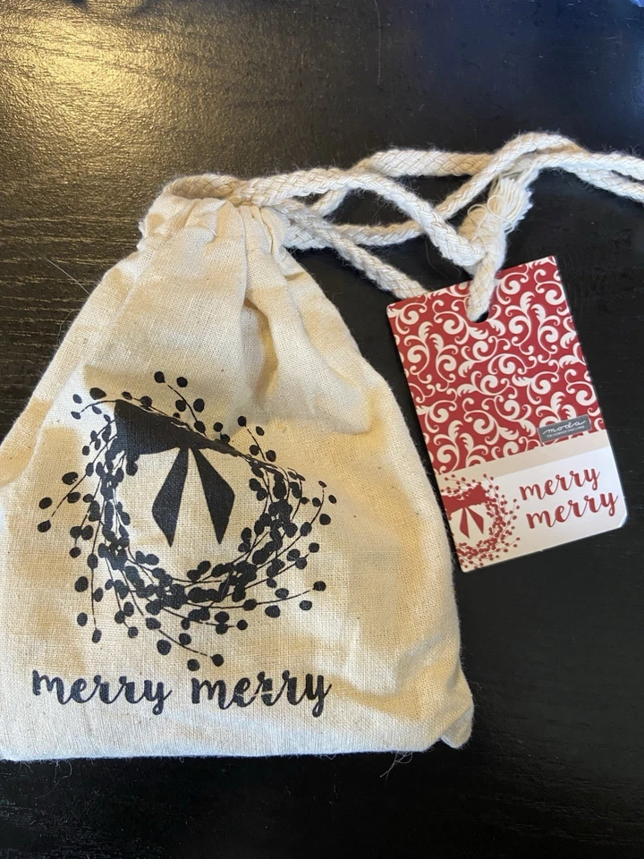 Dos bolsas de ropa prendedores con ilustraciones de Kate España de Merry, Merry Moda Foto 4 de 4