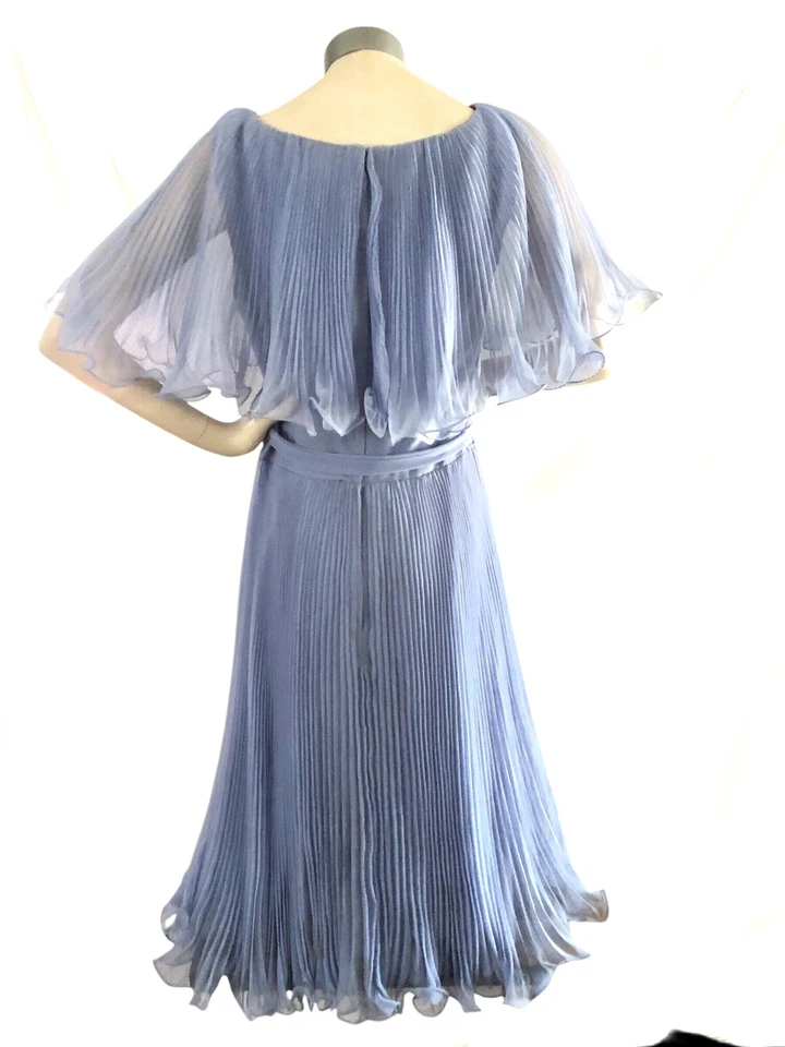 Vestido Midi Vintage Miss Elliette Chifón Acordeón Plisado Volantes Capa Flutter M-L Foto 2 de 4