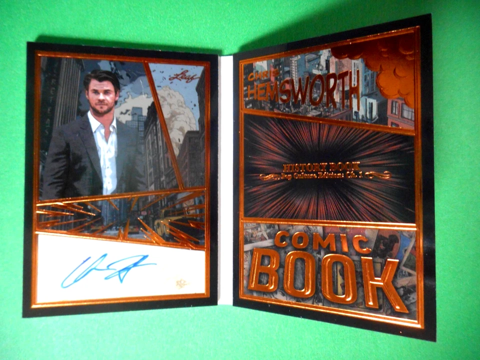 Chris Hemsworth Auto 2024 Hoja Libro de Historia Pop Cómic Tarjeta CB-CH1 #/20 Foto 3 de 4