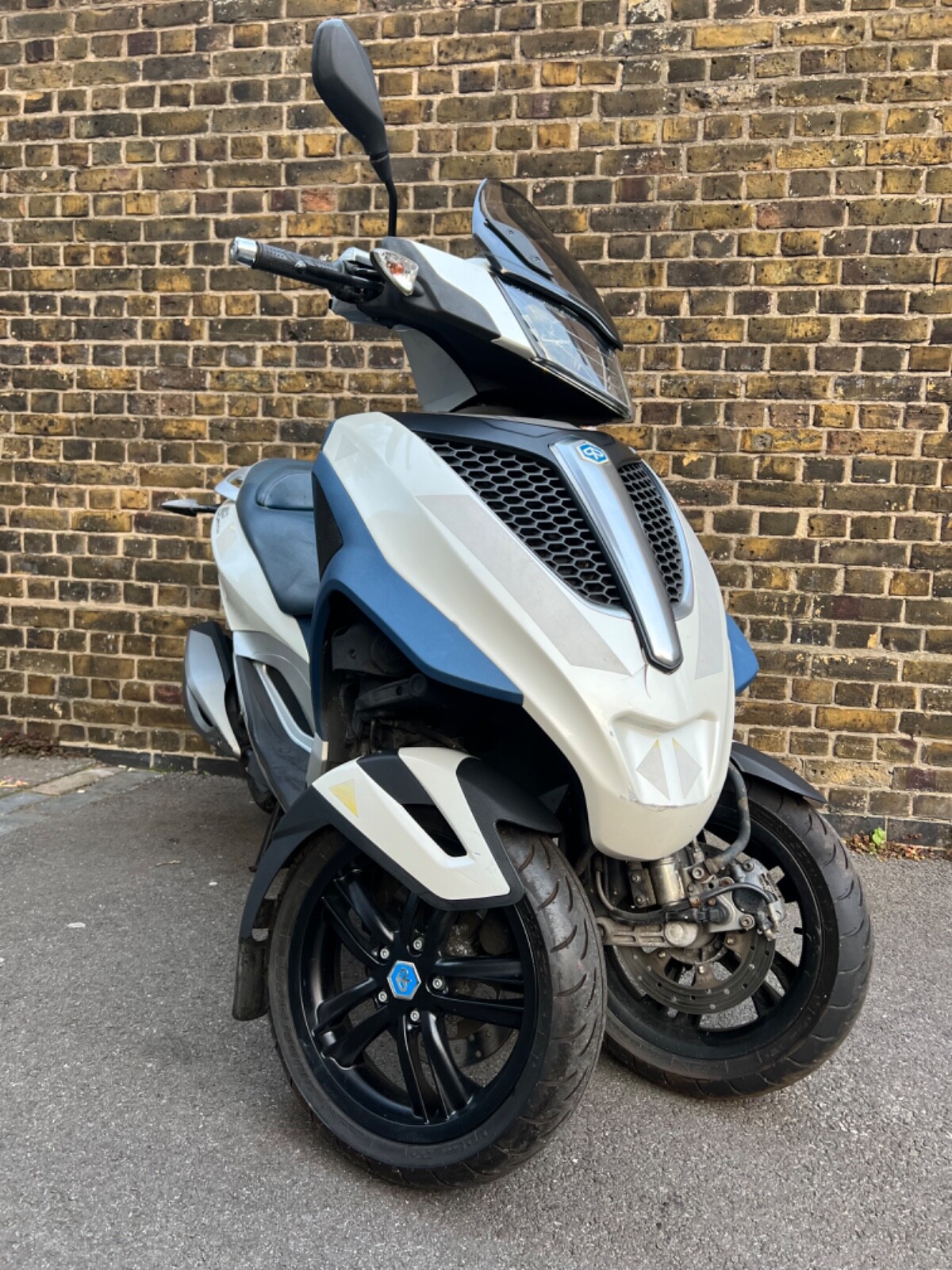 PIAGGIO MP3 300 YOURBAN LT TRIKE TRICYCLE RIDE ON CAR LICENCE SCOOTER 3