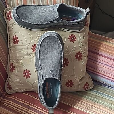 Skechers Creston- Moseco Size 8