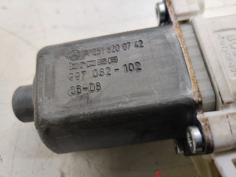 МОТОР ЛЕВОГО ПЕРЕДНЕГО СТЕКЛА MERCEDES-BENZ GL 320 X164 A2518200742 - Изображение 2 из 3