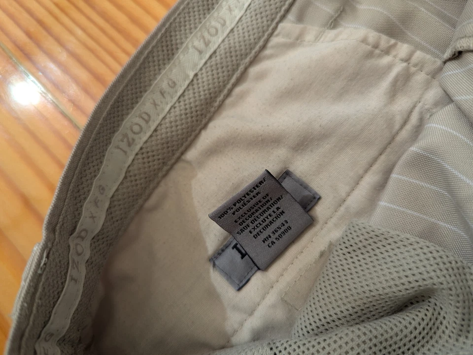 Pantalones Cortos IZOD XFG Beige Para Hombre Talla 34 Rayas Informales Frente Plano Foto 3 de 4